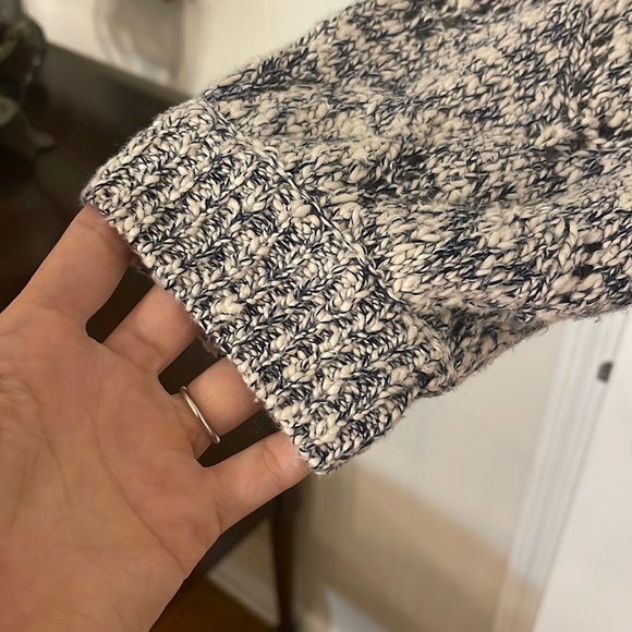 Mimi Maternity medium white and navy/grey sweater; band at bottom; oversized - Picture 3 of 9